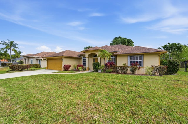 2 of 26 - 120 Venetian Lane, Royal Palm Beach, FL