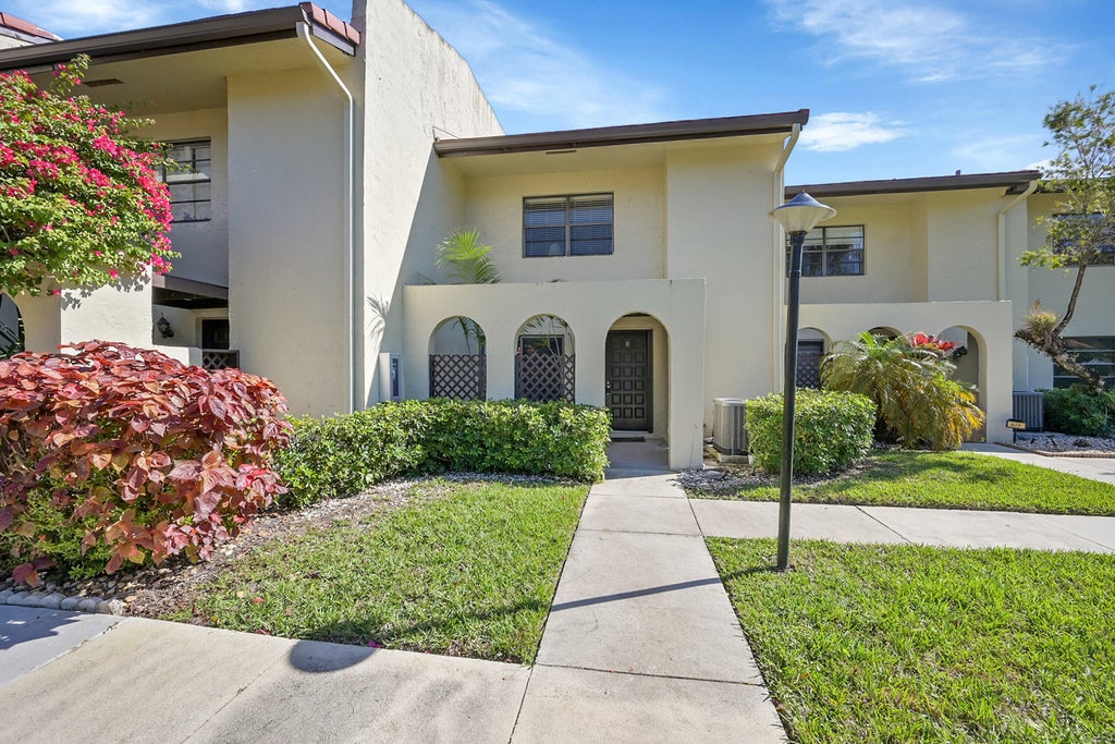 8566 Casa Del Lago #e, Boca Raton