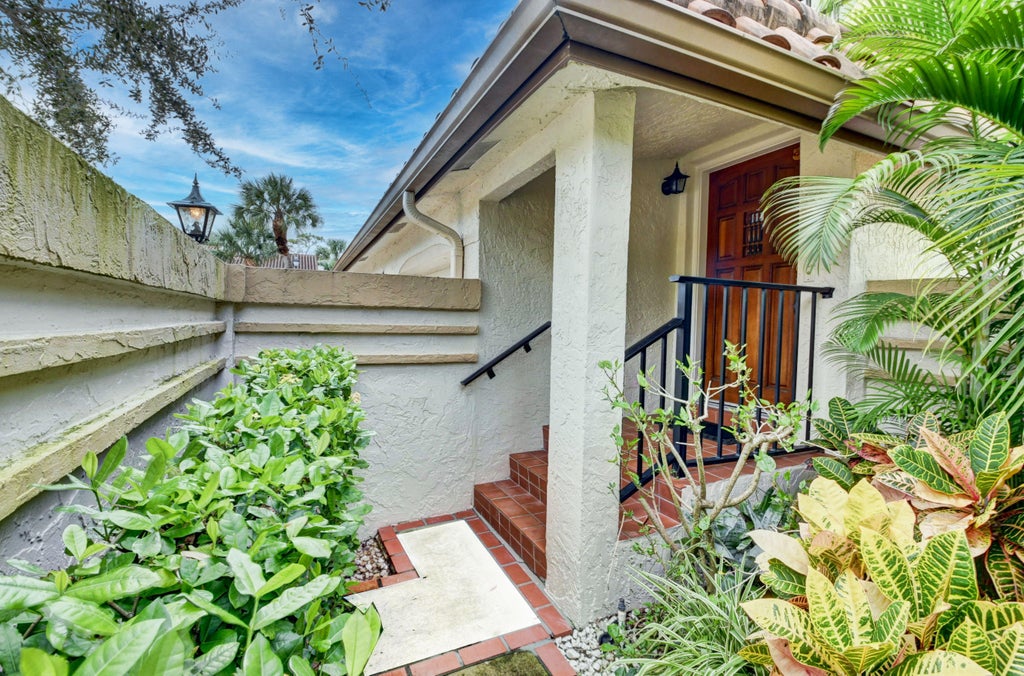 7861 La Mirada Dr, Boca Raton