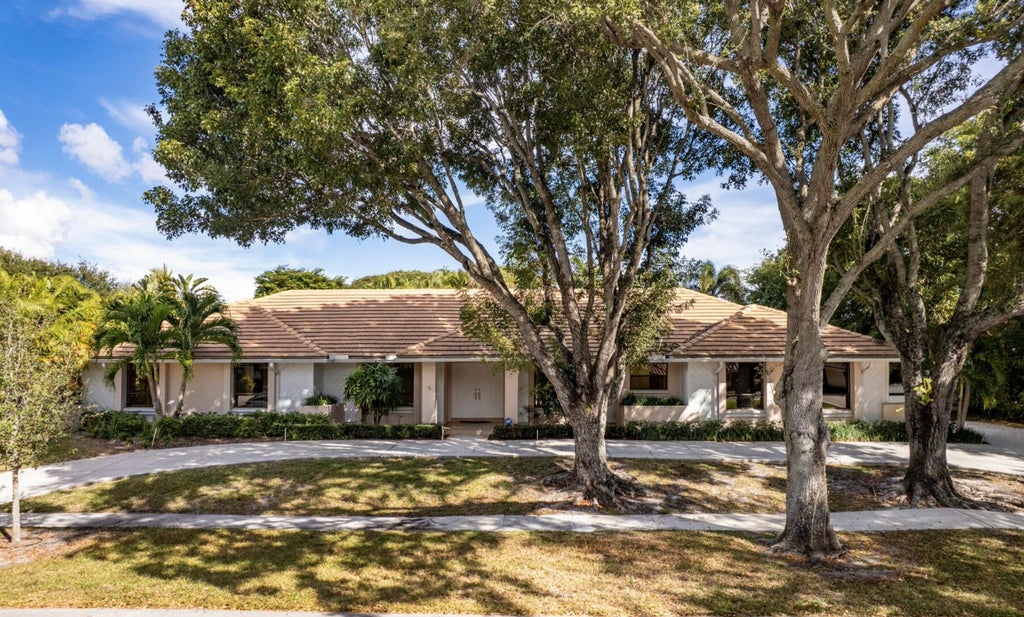 2812 Embassy Dr, West Palm Beach