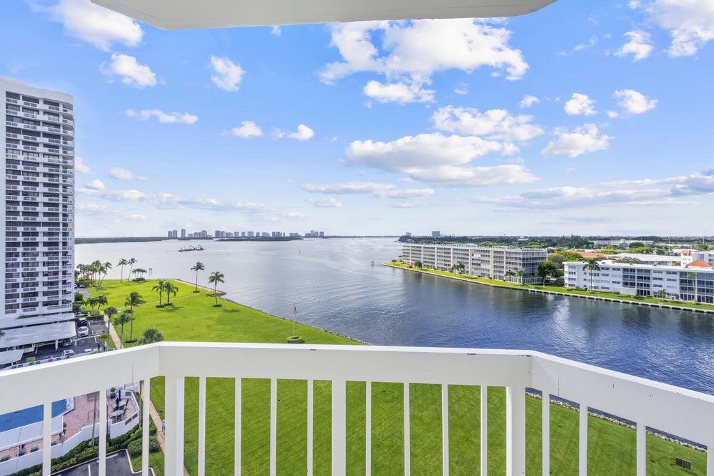 123 Lakeshore Dr #943, North Palm Beach