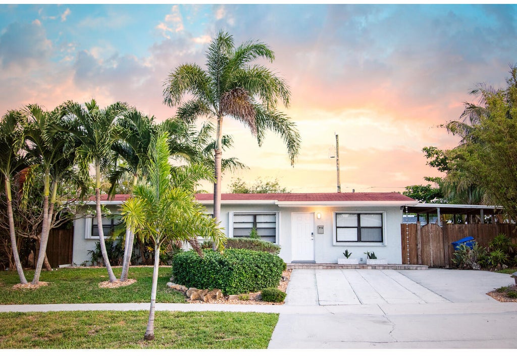 916 W Drew St, Lantana