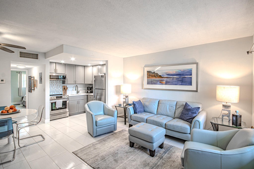 660 Glouchester St #106, Boca Raton