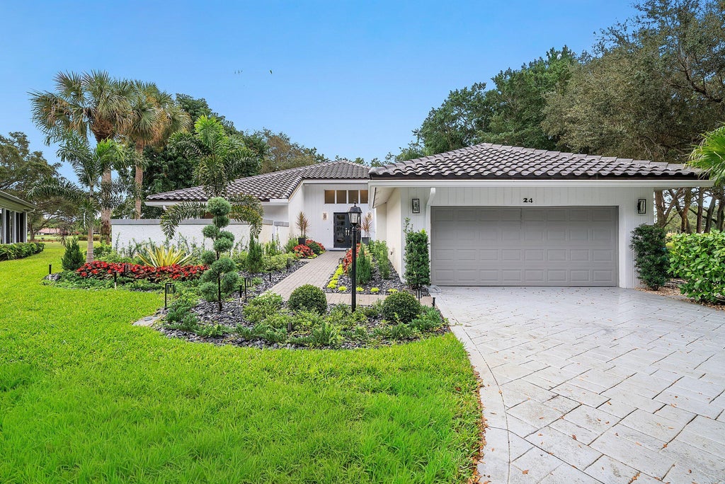 24 Oaks Lane, Boynton Beach