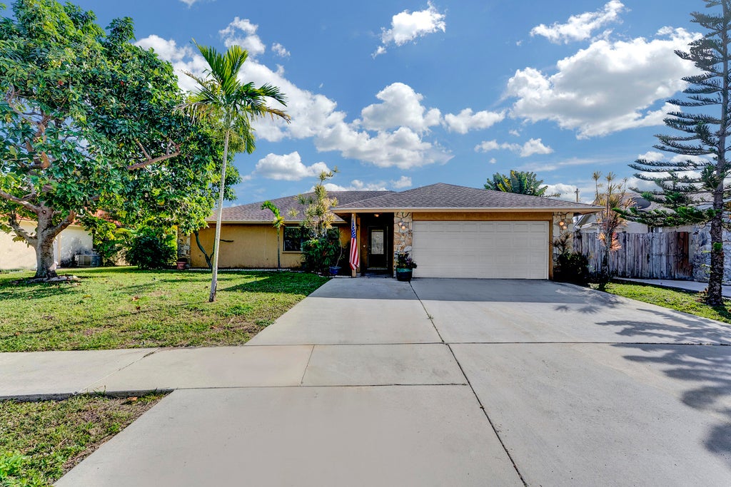 1059 Wynndale Way, Lantana