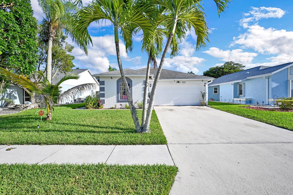5221 Arbor Glen Cir, Lake Worth