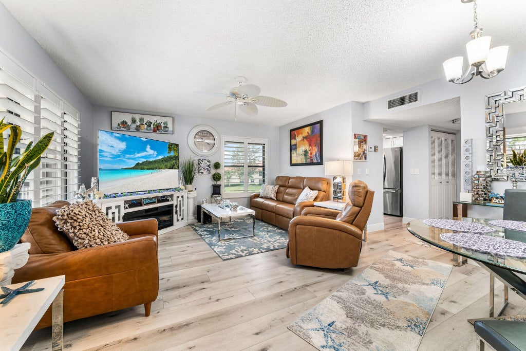 211 Sw South River Dr #205, Stuart