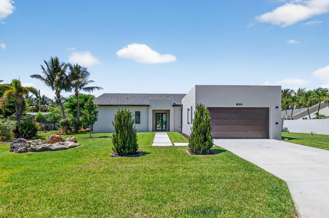 Photo of 3920 Espan Ct, Palm Springs FL