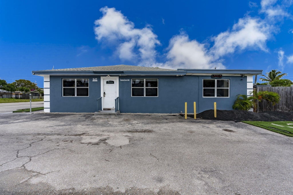 945 Miner Rd, Lake Worth