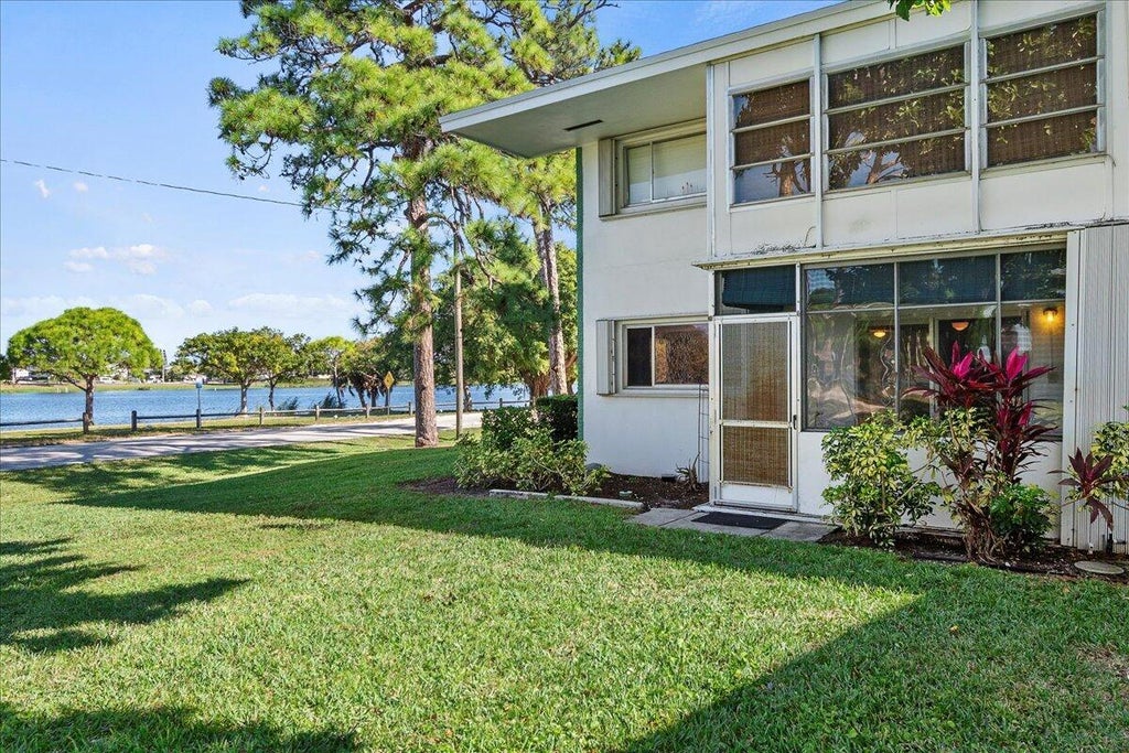 2004 Lake Osborne Dr #1, Lake Worth Beach