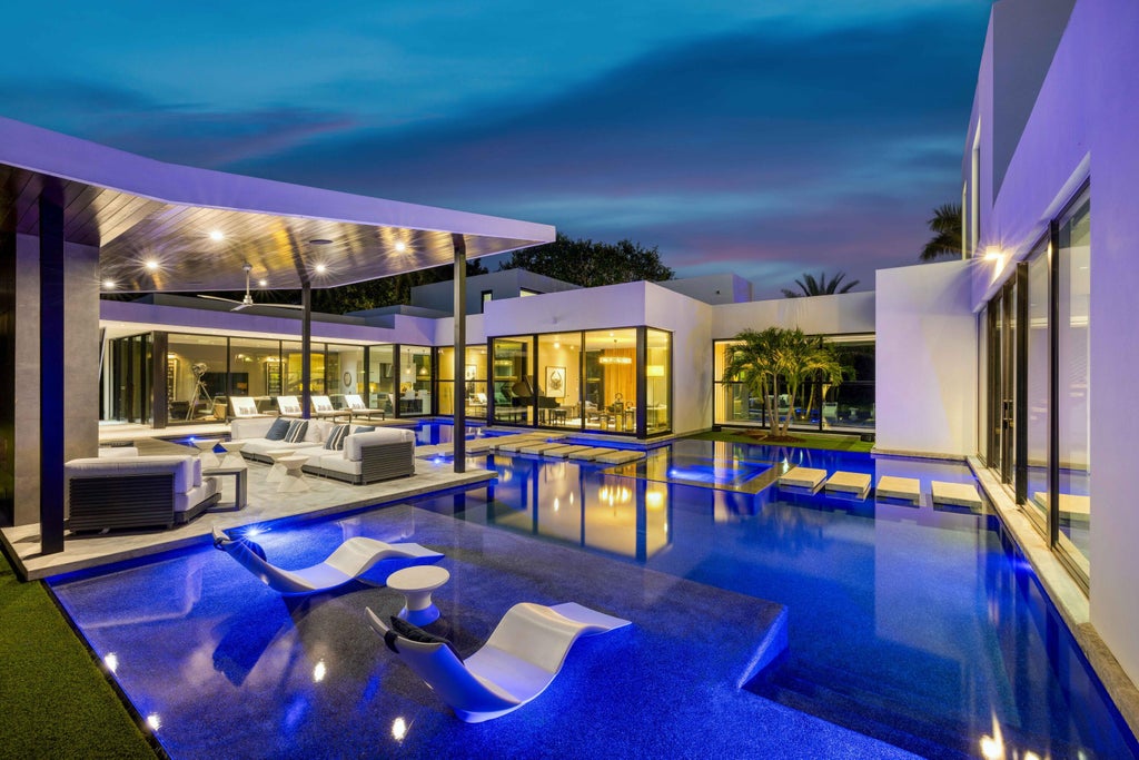 12 N Beach Road, Jupiter Island