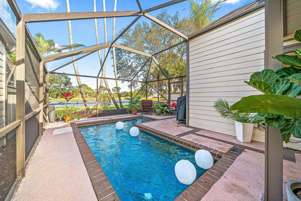 2566 Bedford Mews Dr, Wellington