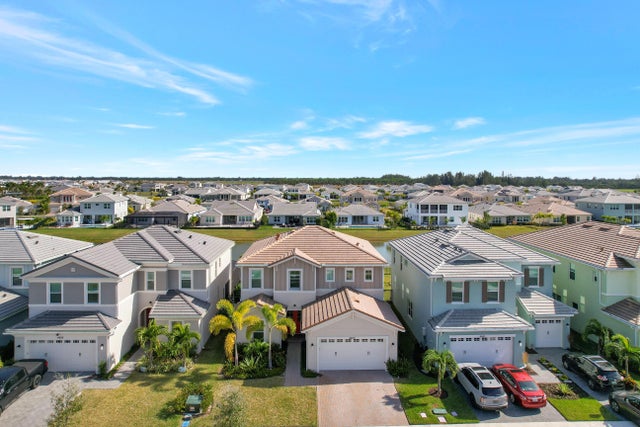 4620 Ambersweet Way, The Acreage