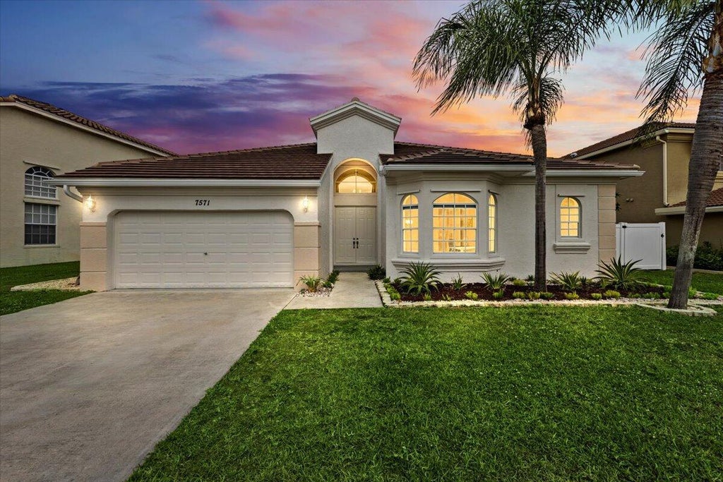 7571 Greenville Cir, Lake Worth
