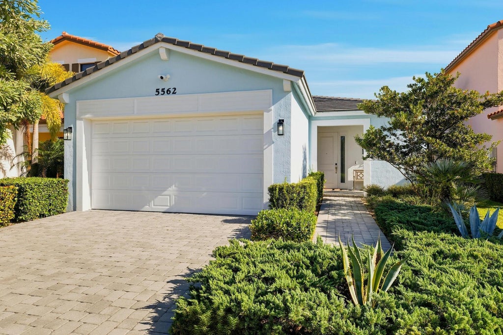 5562 Starfish Rd, The Acreage