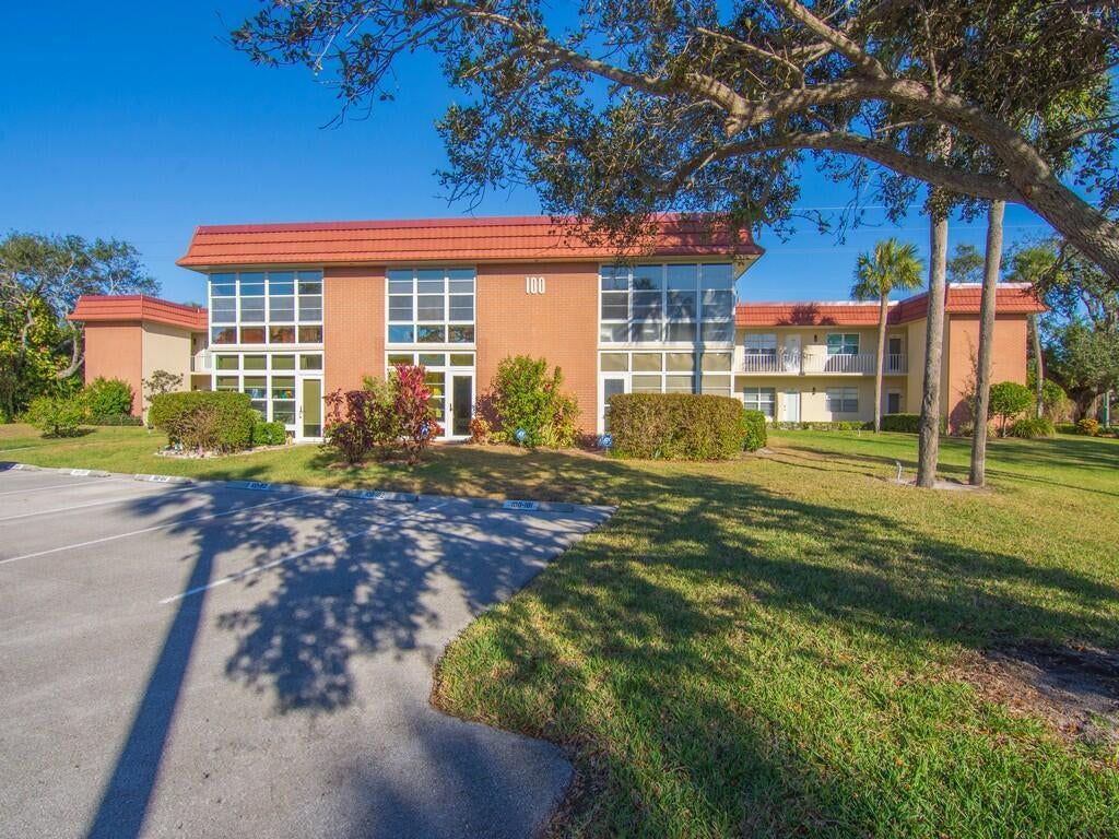 100 Spring Lake Dr #107, Vero Beach