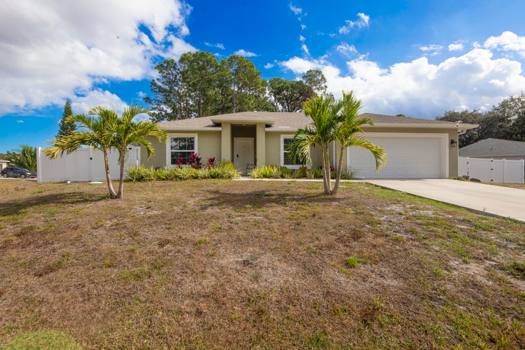 587 Plumbago Rd Nw, Palm Bay