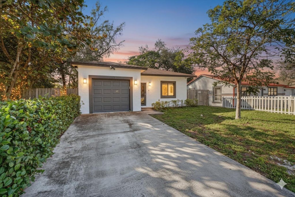 205 Nw 27th Ter, Fort Lauderdale