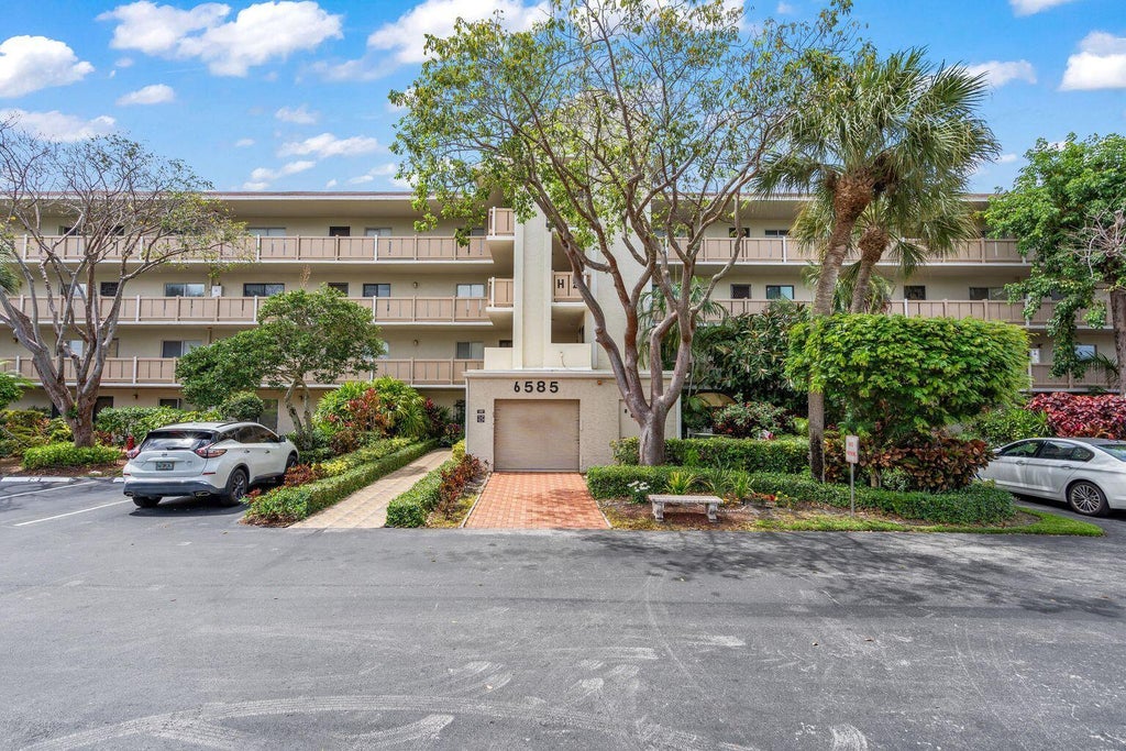 6585 Kensington Lane #204, Delray Beach