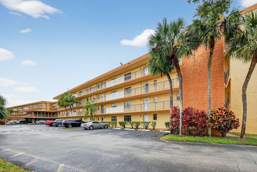 9273 Sw 8th St #311, Boca Raton