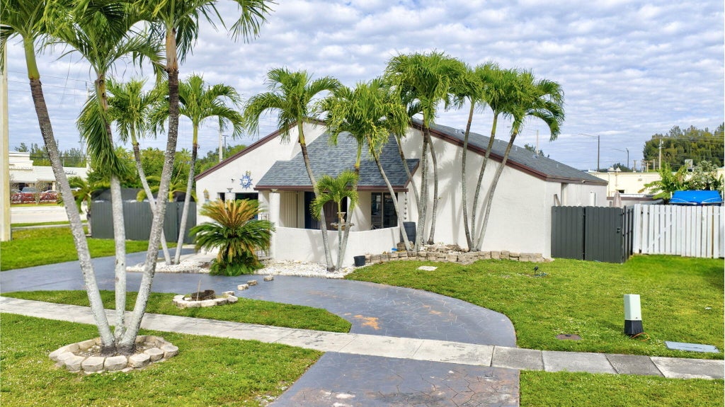 9511 Sw 49 St, Cooper City