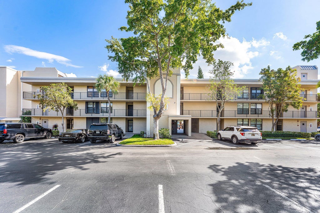 10 Royal Palm Way #203, Boca Raton