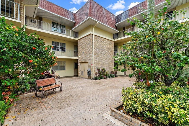 5570 Tamberlane Cir #131, Palm Beach Gardens