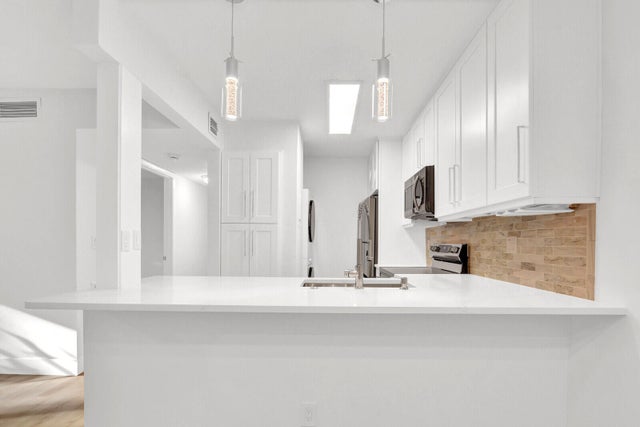 Photo of 3402 Gardens East Dr #19A, Palm Beach Gardens FL