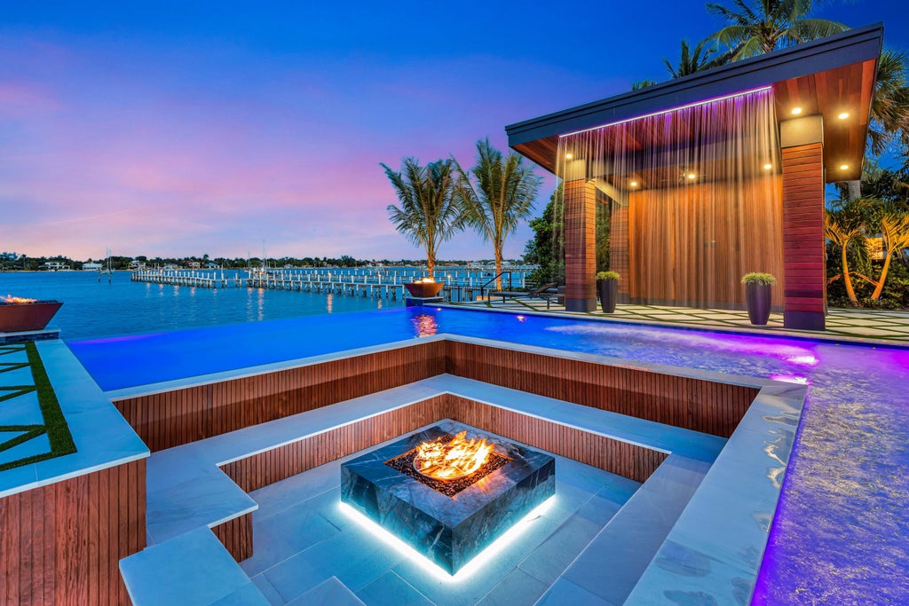 416 S Lake Dr, Lantana