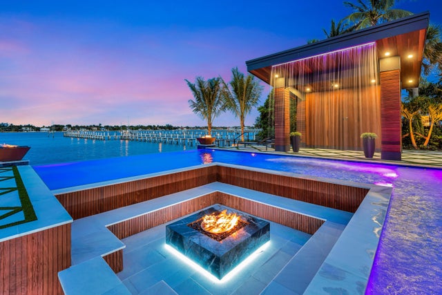 416 S Lake Dr, Lantana