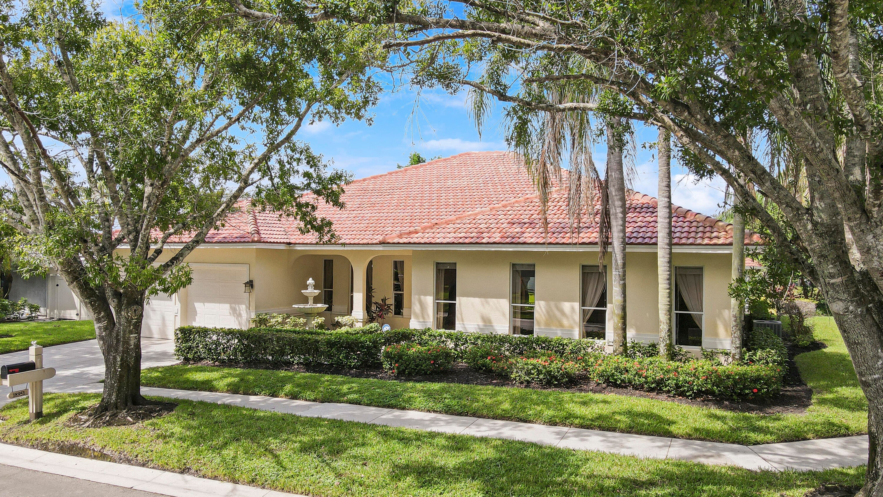 Shores 5 Residential home - 18951 Painted Leaf Ct, Jupiter