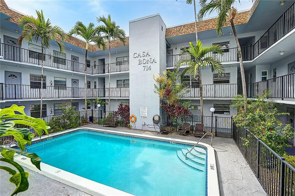 714 Ne 10th St #205, Hallandale Beach