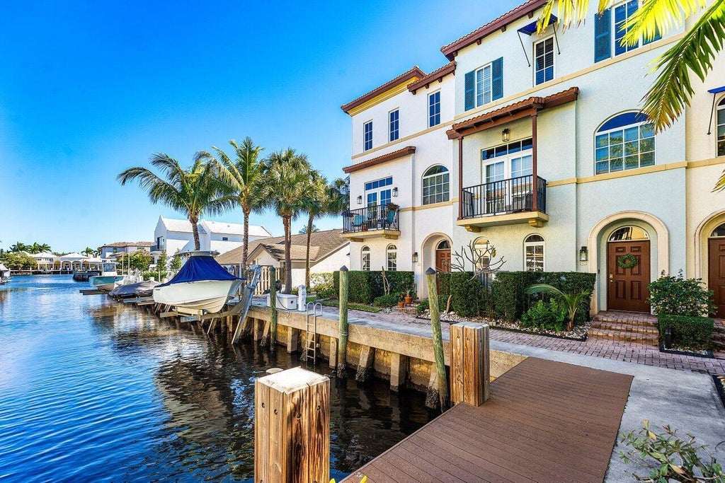 813 Estancia Way, Boynton Beach