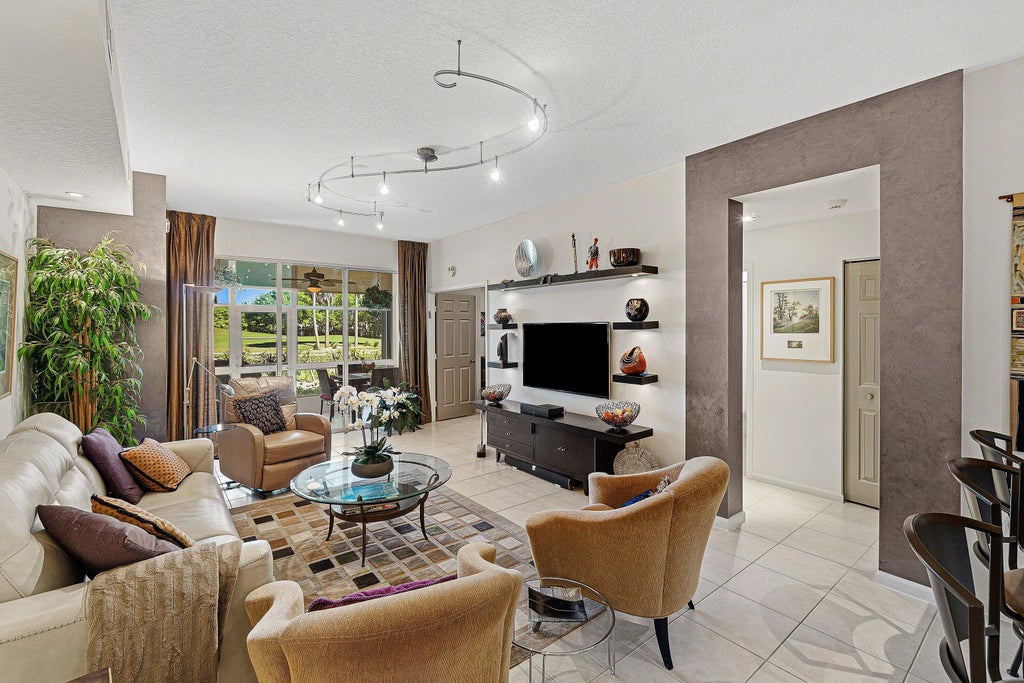 12498 Crystal Pointe Dr #102, Boynton Beach