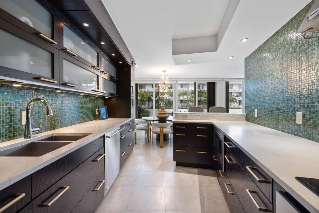 130 Sunrise Av #201, Palm Beach