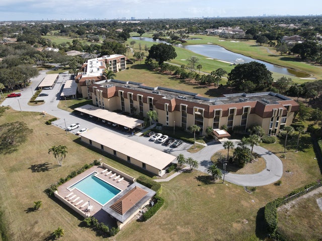 5390 Woodland Lakes Dr #201, Palm Beach Gardens