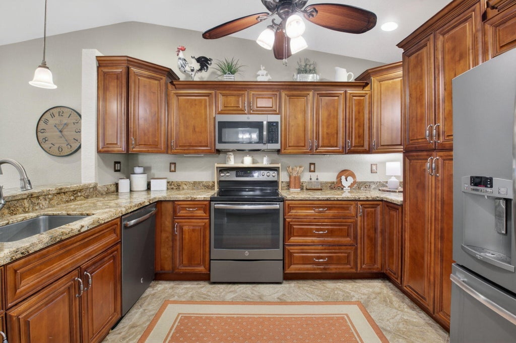 41 Mayfair Lane, Boynton Beach