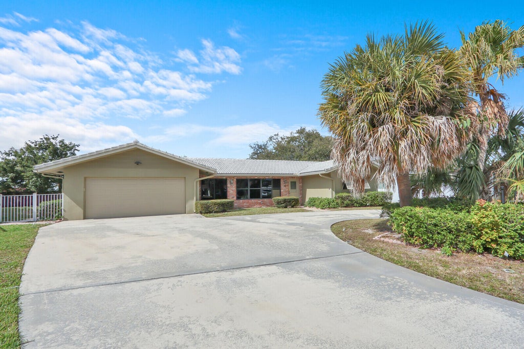 563 Nw 13th Dr, Boca Raton