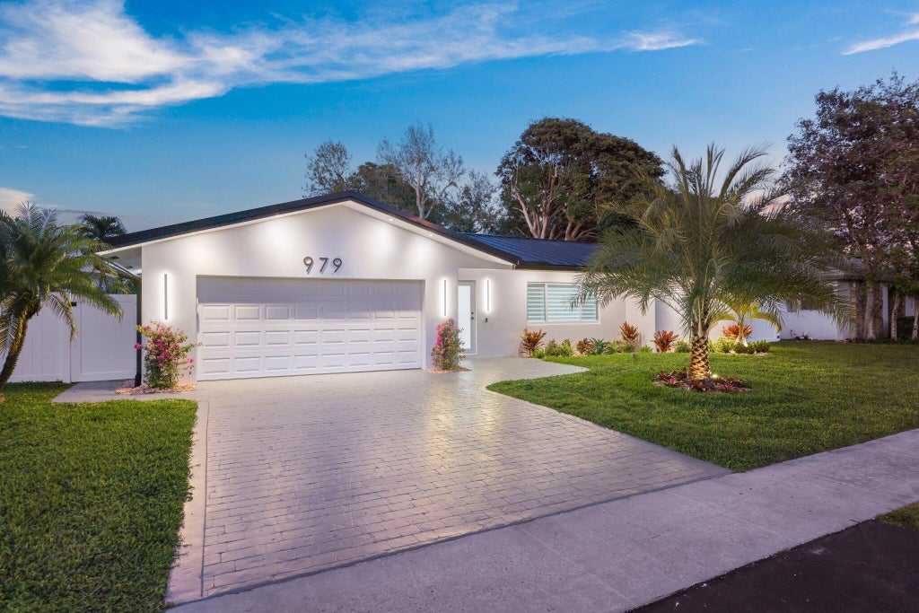 979 Nw 8th St, Boca Raton