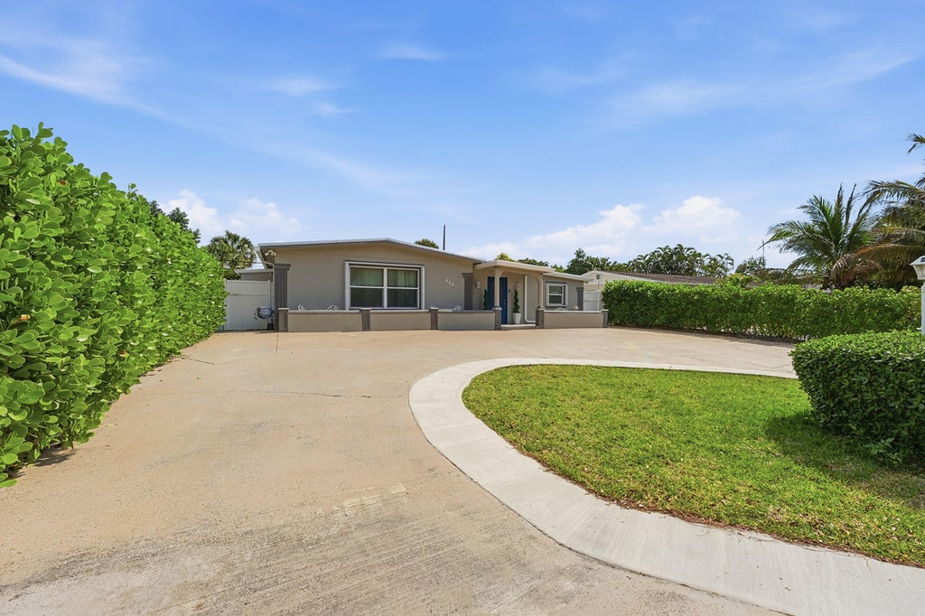 924 Sarazen Dr, West Palm Beach