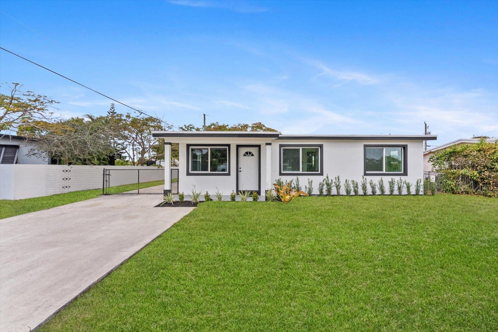 5737 Honeysuckle Dr, West Palm Beach