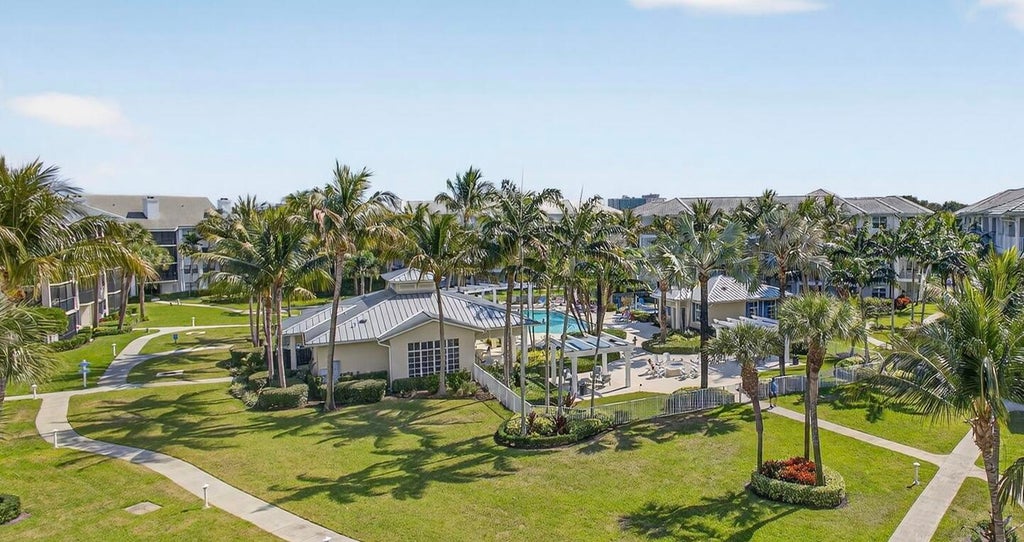 441 Bay Colony Dr N, Juno Beach