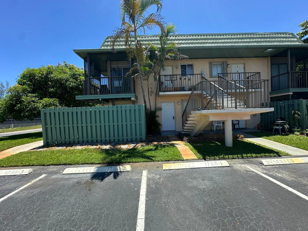 1799 Fairview Villas Dr #1, Palm Springs