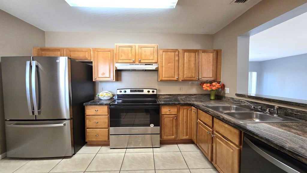 1169 Golden Lakes Blvd #1122, West Palm Beach