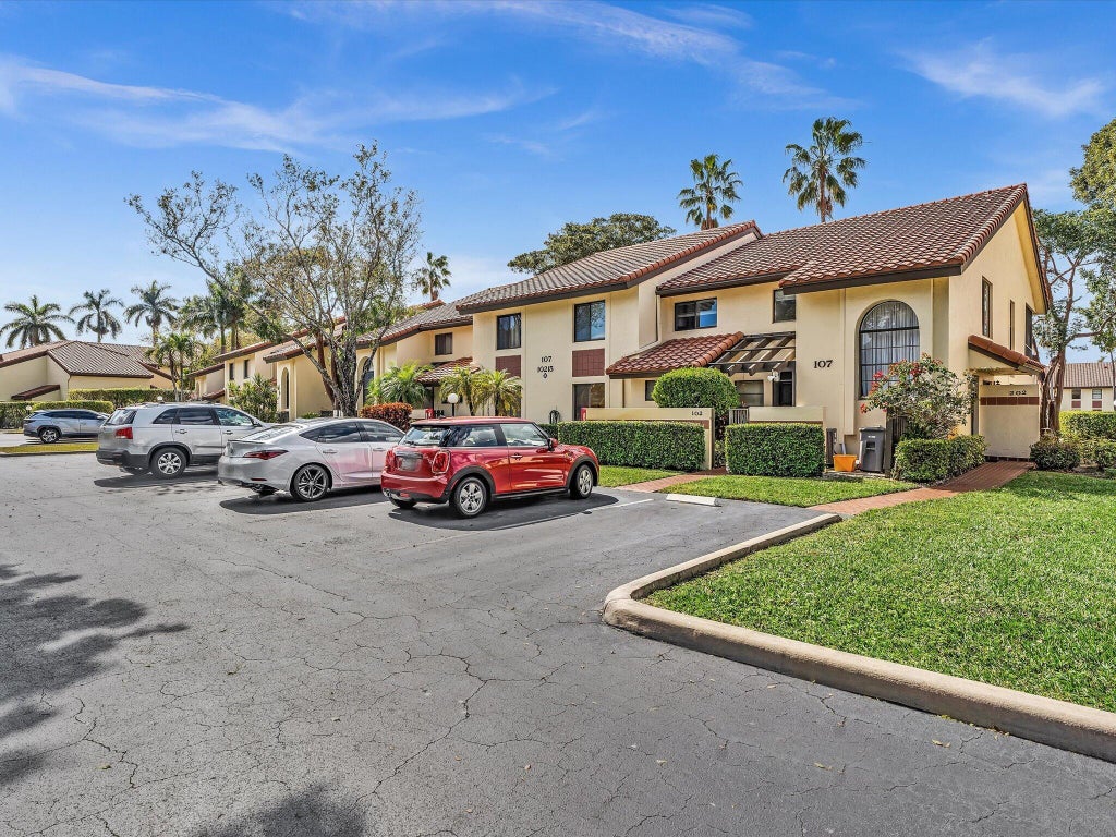 10215 N Circle Lake Dr #201, Boynton Beach