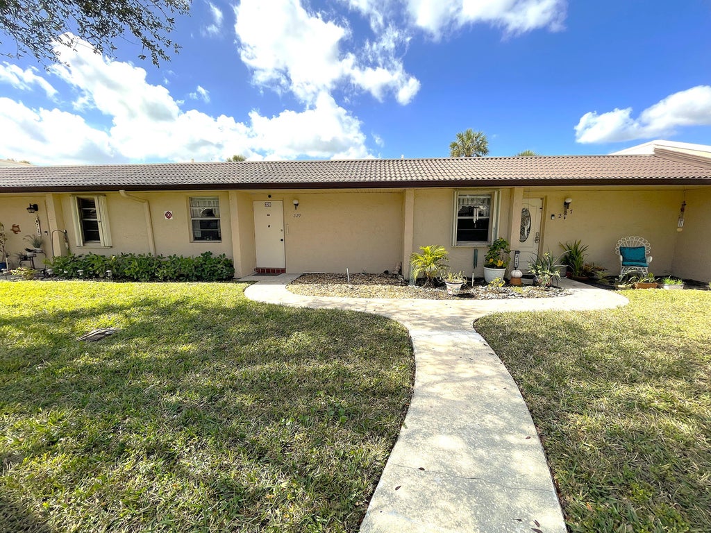 229 Lake Meryl Dr, West Palm Beach