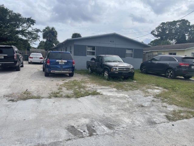 1 of 4 - 422 N 18th St, Fort Pierce, FL