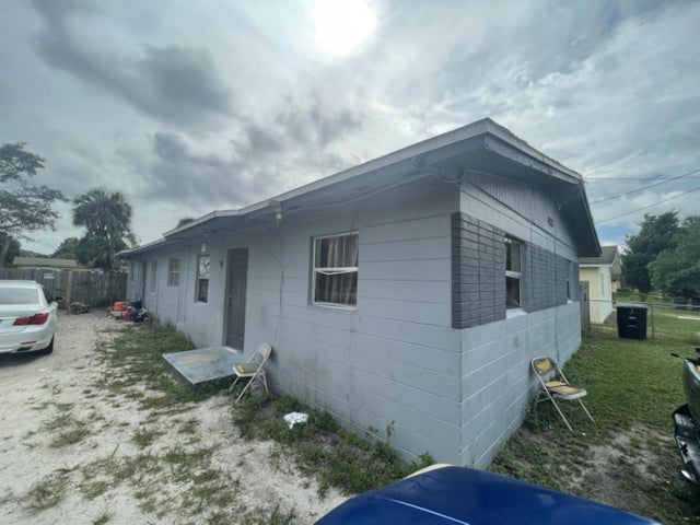 2 of 4 - 422 N 18th St, Fort Pierce, FL