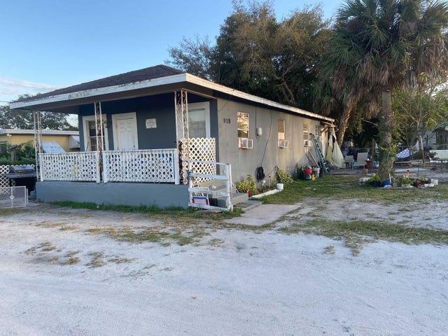 1 of 21 - 918 N 10th St, Fort Pierce, FL