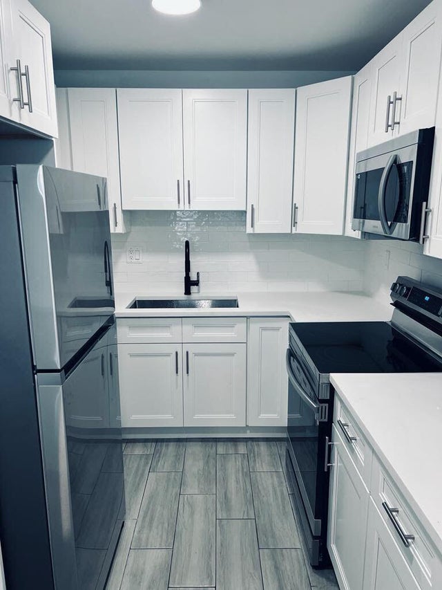 3 of 29 - 930 N 14th Ct, Hollywood, FL